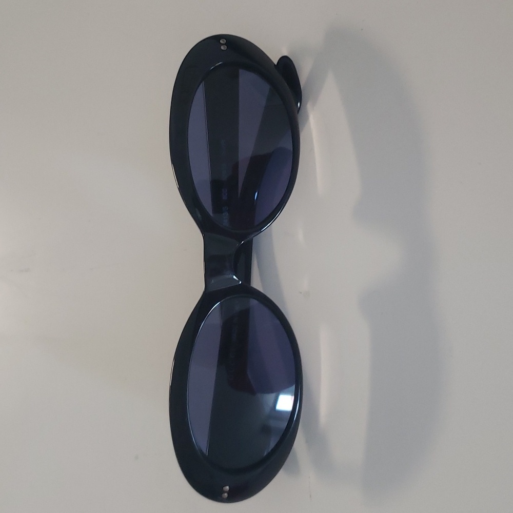 Authentic vintage 90s Gucci GG 2413/S oval black acetate sunglasses